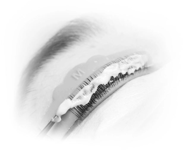 SCHRITT 1 AKTIVATOR ZUM LIFTING UND ZUR LAMINATION DER WIMPERN